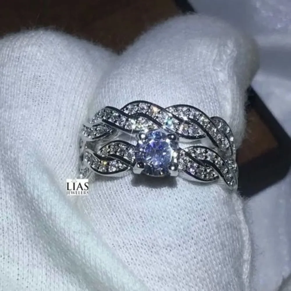 Brand New 18k White Gold Wedding Ring Set
